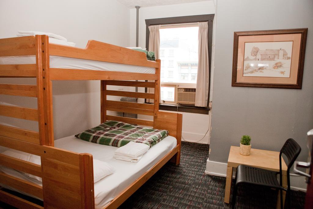 Hi Vancouver Central Hostel Room photo